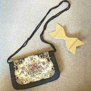 VINTAGE Embroidered Looking Floral pattern with black straps bag